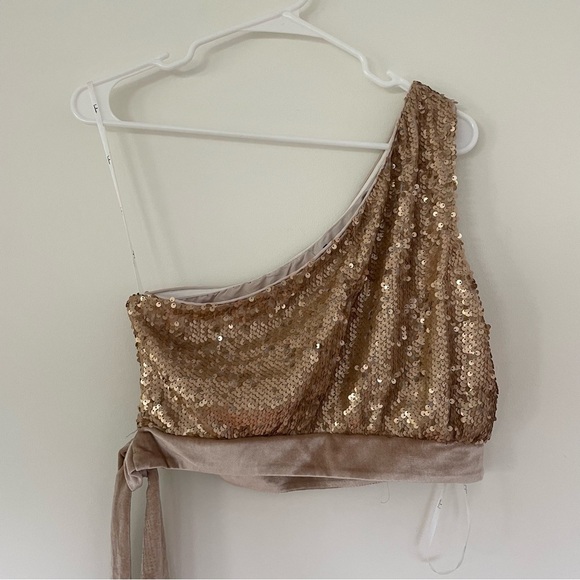 Lulus NWOT Spectacular Matte Gold Sequin One-Shoulder Side-Tie Crop Top Size M - Picture 13 of 14